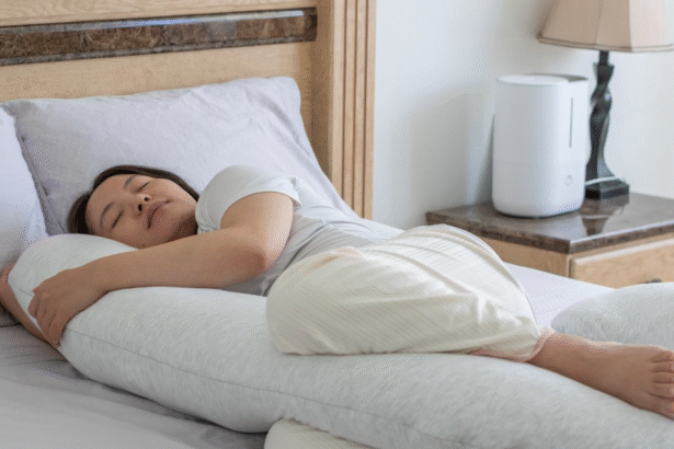 How to Sleep With a Pregnancy Pillow